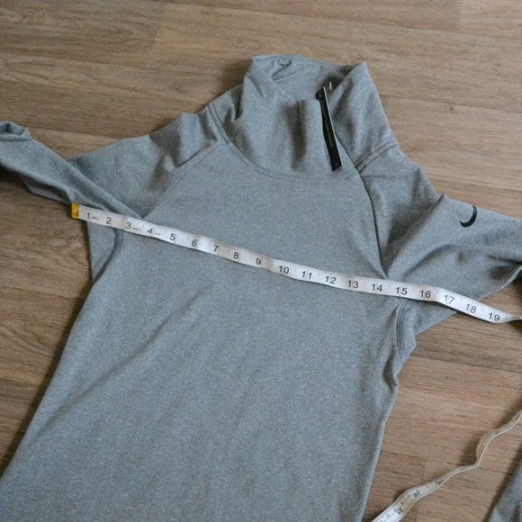 NWT Nike Women Fitted Gray Cowlneck Zip Pullover Base Layer Thermal Top Size Sm - Picture 4 of 6